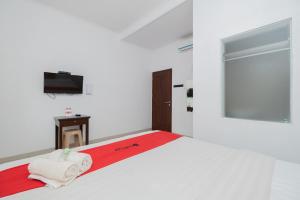 RedDoorz near Jawa Timur Park 3