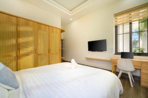 New and spacious villa with 3 private bedrooms and swimming pool, 5 minutes to Han river, free parking