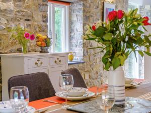 2 bed in Cowbridge 88000