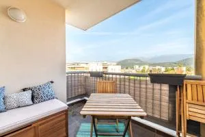 Sud de Grenoble: T2 lumineux - wifi fibre - balcon - 克莱