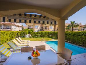 Sunset Beach Club Aqualettings Pearl 9