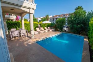 Sunset Beach Club Aqualettings Oyster 5