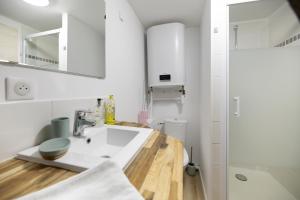 Appartements La Nuit Etoilee : Appartement avec Douche