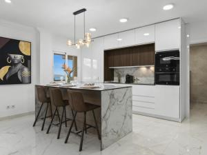 Vistas al mar en el centro de Puerto Banús 3 4H