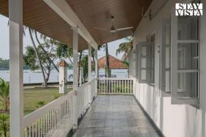 Aqua Vista Riverview by StayVista - Private Pool