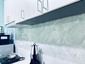 Fully Furnished Condo with Balcony Fiber Wi-Fi