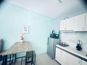 Fully Furnished Condo with Balcony Fiber Wi-Fi