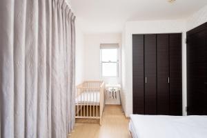 Shinokubo guest house , near shinjuku 100 square meters, 4 bedrooms, 1 living room 1kitchen 2toilet 1bathroom washmachine