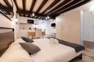 Fenix Colombina in Biennale - Your little house