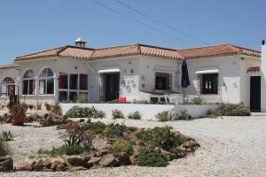 Stunning Villa Felipe, with private pool & hot tub - Ubytování bez kategorie ve městě Almogía