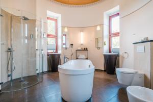 SCHLOSS RANZOW - kleines Romantik Hotel - Wellness - Golfplatz - Hochzeiten & Feiern