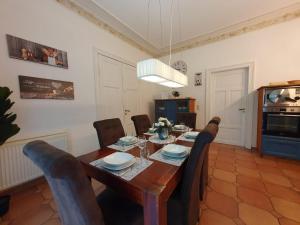 DEUTSCHE VILLA - DELUXE APARTMENT mit Sauna und großem Garten
