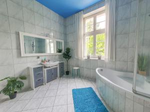 DEUTSCHE VILLA - DELUXE APARTMENT mit Sauna und großem Garten