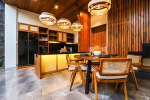 Villa Dubai - 2BDR, New, Well-Equipped, East Motive