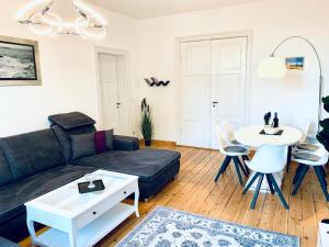 DEUTSCHE OSTSEEVILLA - große Villa mit Sauna, Spielplatz, PKW-Stellplätze, großer Garten