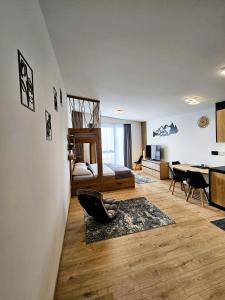 H11 - Evergreen Tale