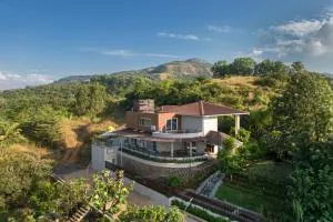 SaffronStays Kaleidoscope, 4BR heated pool villa in Mulshi - Mulshi