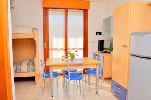 Enjoy sun, sand, and shopping in our studio