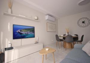 Modern & Spacious 2BR Penthouse with Terrace - Close to Qawra Beach
