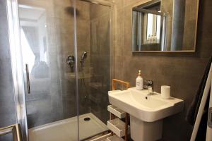 Modern & Spacious 2BR Penthouse with Terrace - Close to Qawra Beach