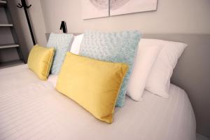 Modern & Spacious 2BR Penthouse with Terrace - Close to Qawra Beach