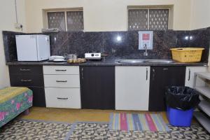 THE GUEST HOUSE - 1 Room AC for 4 Guests & 2 BHK AC for 4-10 Guests for Families & Friends