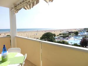 Embrace the beach life in our functional studio