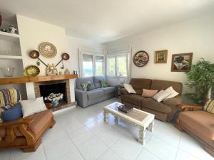 ENCANTADORA CASA INDIVIDUAL CON VISTAS AL MAR Y PISCINA PRIVADA - ES-226-28