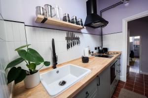 72 - Quirky One Bed Property in the Norwich Lanes