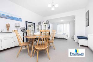 SOUTHBOURNE OVERCLIFF by BOURNECOAST - A Modern Clifftop Holiday Apartment with SEA VIEWS and Parking - FM6128