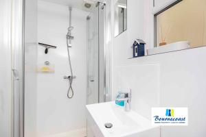 SOUTHBOURNE OVERCLIFF by BOURNECOAST - A Modern Clifftop Holiday Apartment with SEA VIEWS and Parking - FM6128