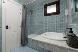 Cozy apartment, Free Parking, Terrace & Views