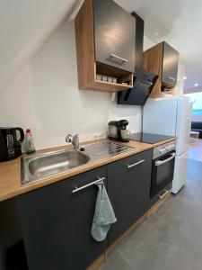 Moderne Wohnung Karlsruhe Neureut, Fußbodenheizung - Regendusche - Waschmaschine - Stellplatz