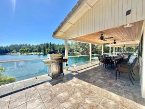 Luxury Yosemite Lake House - 4hvězdičkové hotely ve městě Groveland