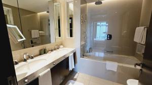 Address Fountain View Tower 2