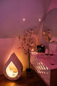 La Mezzanine de lEtoile suite avec jacuzzi privé