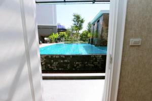 spring swimming view loft wiff condo