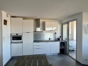 Bel appartement P2 climatisé vue sur mer pour 24 pers avec terrasse et parking