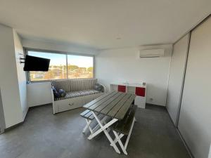 Bel appartement P2 climatisé vue sur mer pour 24 pers avec terrasse et parking