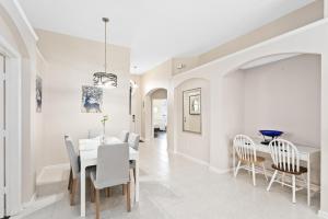 South Facing Pool 4 Bedroom 3 Bath Villa