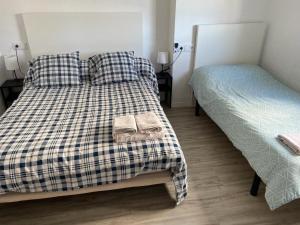 Apartamento en complejo residencial con piscina y garaje frente al mar
