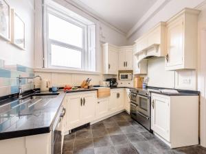 4 Bed in Matlock 88011