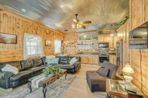 Grace Place Clark House on Farm Shared Hot Tub! - Marshall