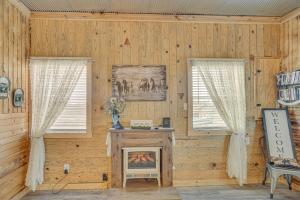 Grace Place Clark House on Farm Shared Hot Tub!