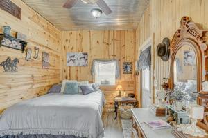 Grace Place Clark House on Farm Shared Hot Tub!