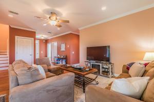 New Listing! 4BR on Harbor Island