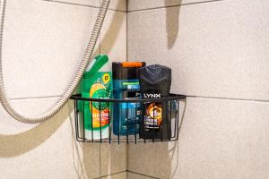 Large studio 2min to hendon Central Station