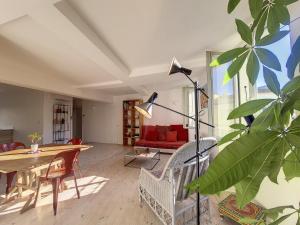 Nestor&Jeeves - BONAPARTE - Near Port and Garibaldi