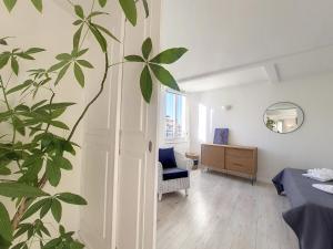 Nestor&Jeeves - BONAPARTE - Near Port and Garibaldi