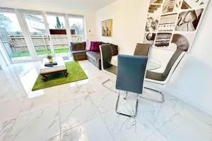 Paradigm House, Stunning 2-Bedroom Apartment 1, free Parking, Oxford - Cumnor